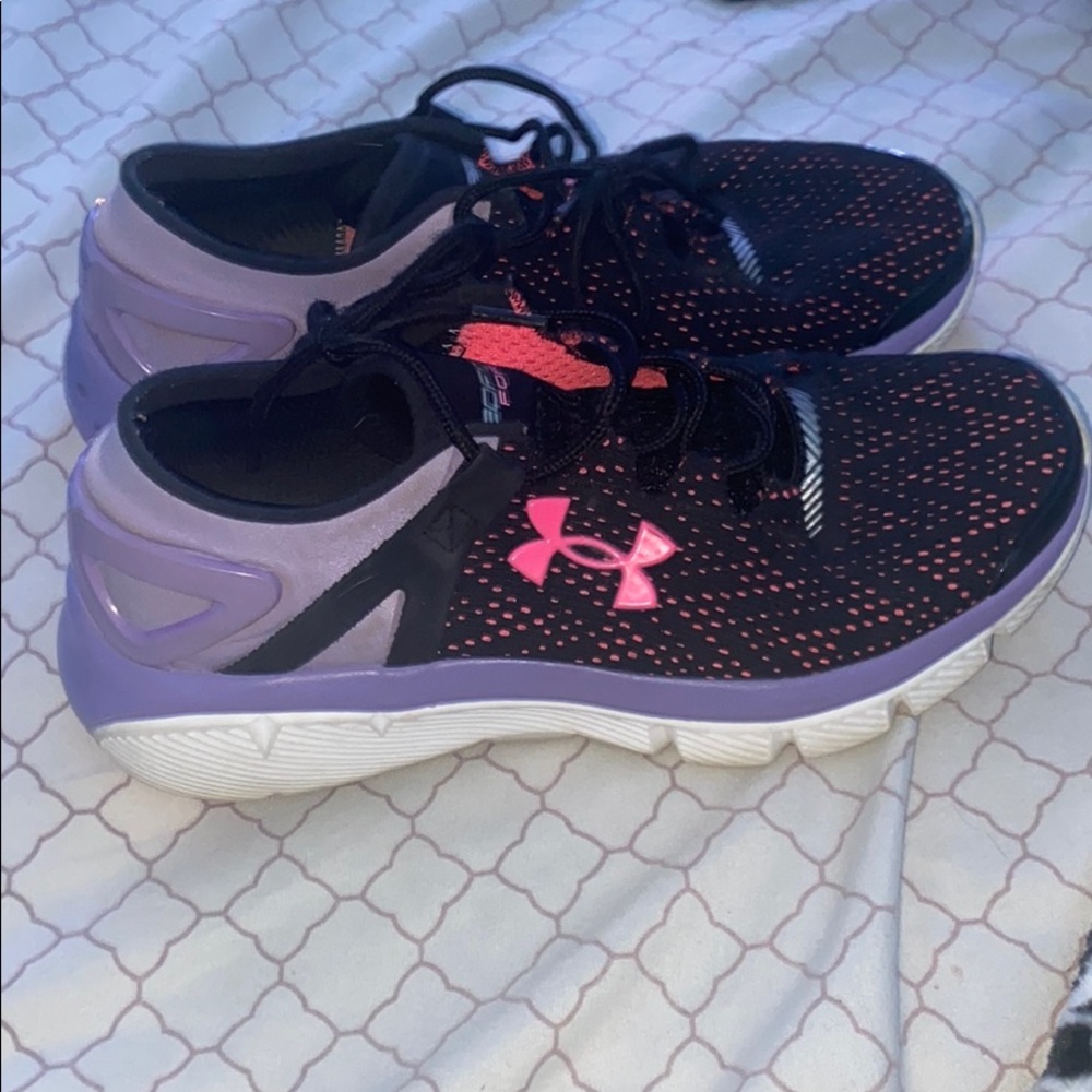 youth size 5.5 under armor shoes